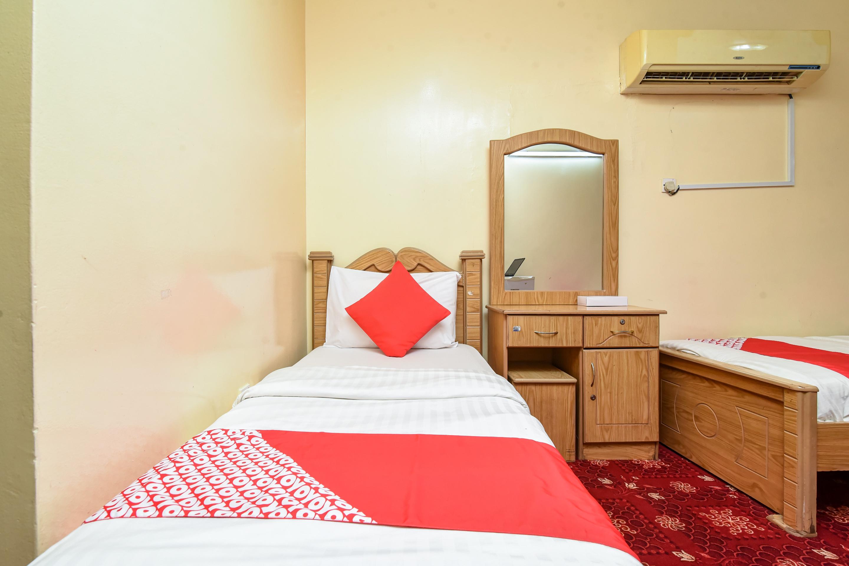 Oyo 157 Al Khaima Hotel Дубай Екстериор снимка