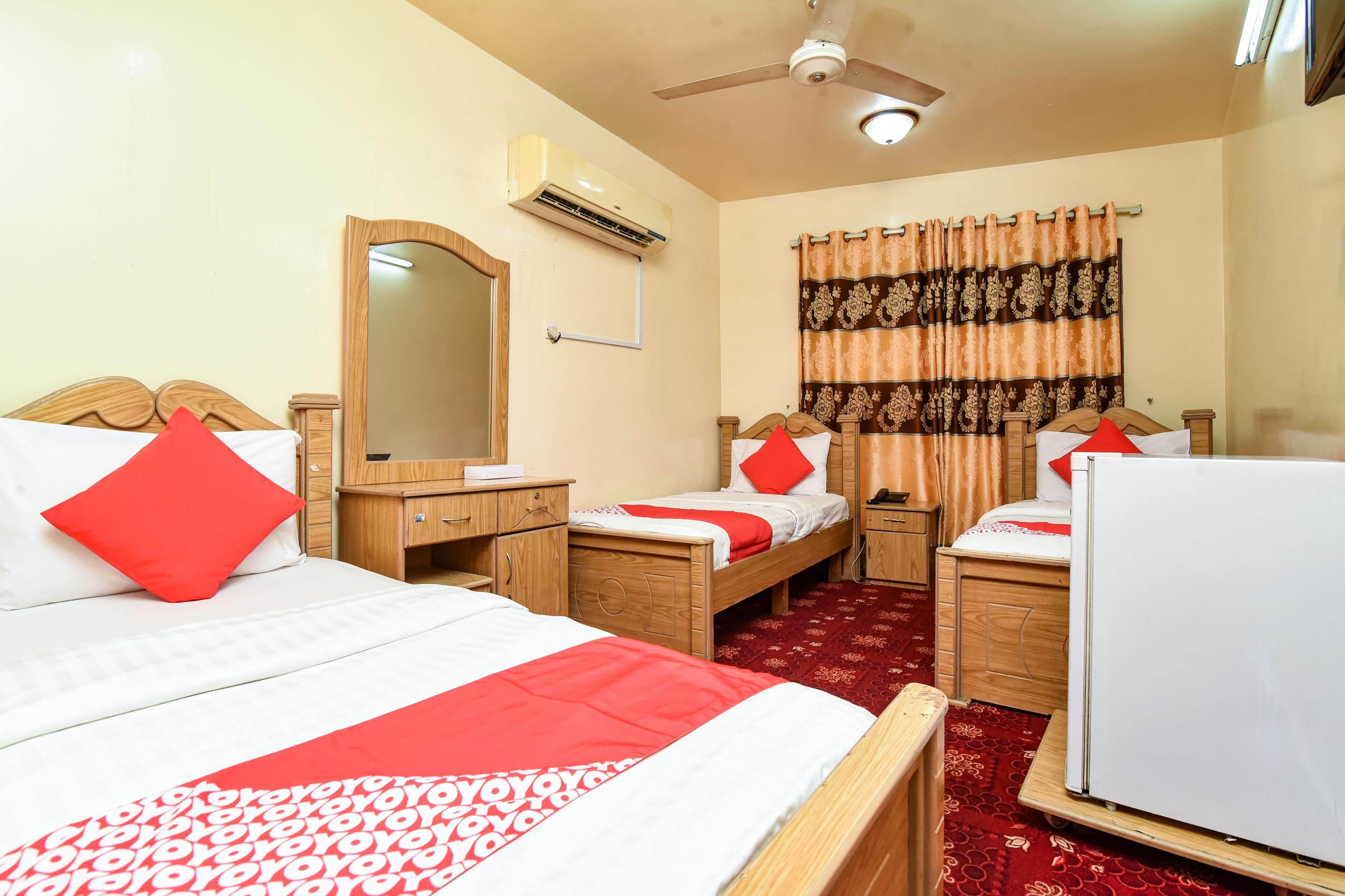 Oyo 157 Al Khaima Hotel Дубай Екстериор снимка