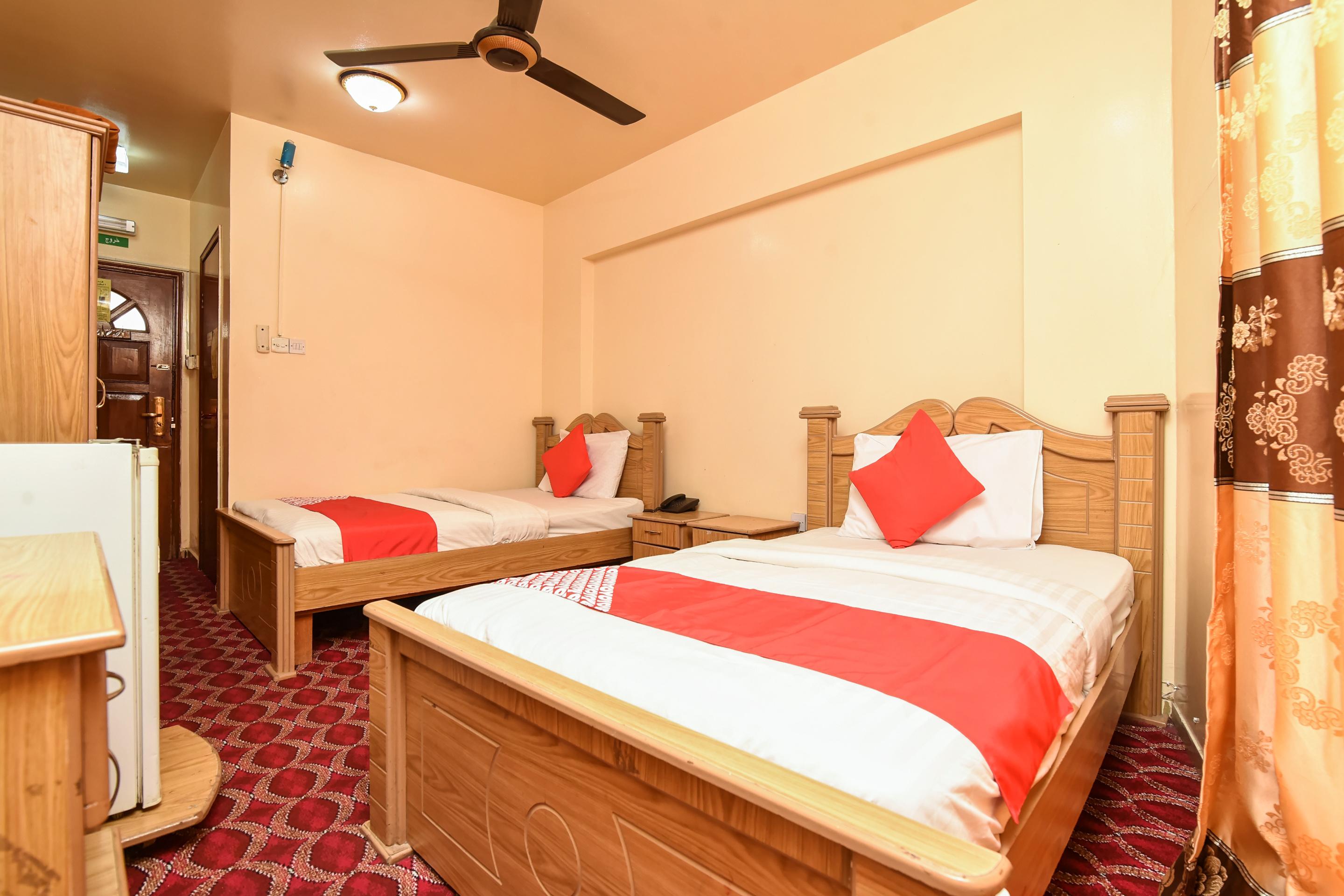 Oyo 157 Al Khaima Hotel Дубай Екстериор снимка